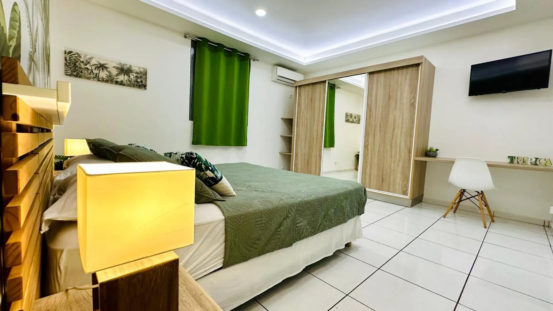 Villa Tropical Paradise Avec Piscine, 4 Chambres Le Moule
